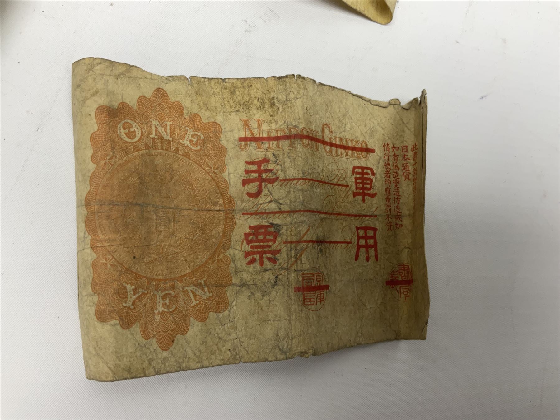 Great British and World coins and banknotes, including United Kingdom 1985 brilliant uncirculated coin collection, two 1995 brilliant uncirculated two pound coins in card folders, commemorative crowns, King George VI 1951 Festival of Britain crowns in card cases, United States of America 1964 Kennedy half dollar, two Switzerland 1966 five franc coins, five German 1972 commemorative coins, Euro banknotes, Bank of England Somerset one pound 'DU27', Japanese banknotes etc