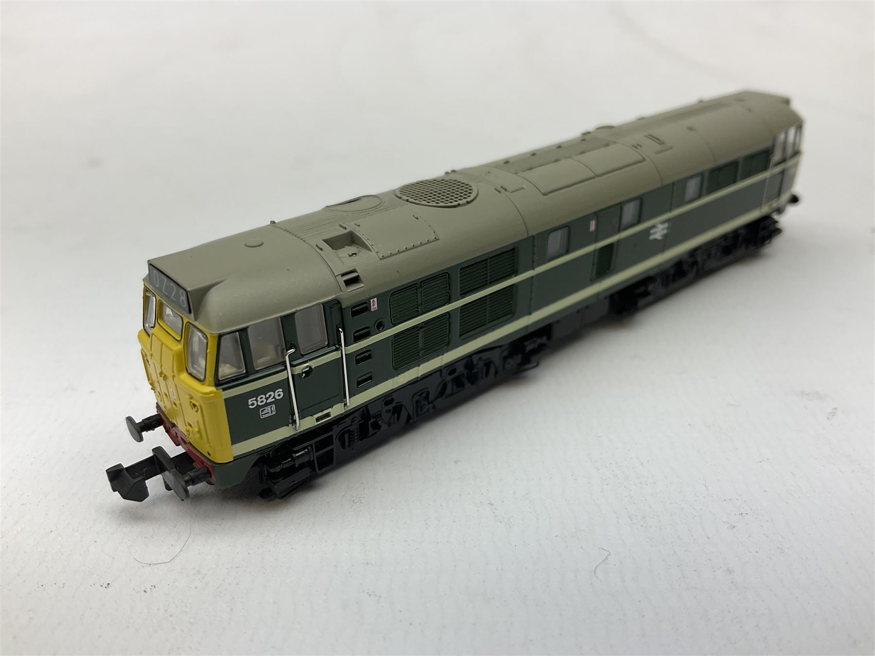 Graham Farish by Bachmann 'N' gauge - Class 31 diesel locomotive no.5826, Class 25/1 locomotive no.D5177 and Class 08 diesel shunter locomotive no.D3785 (3)