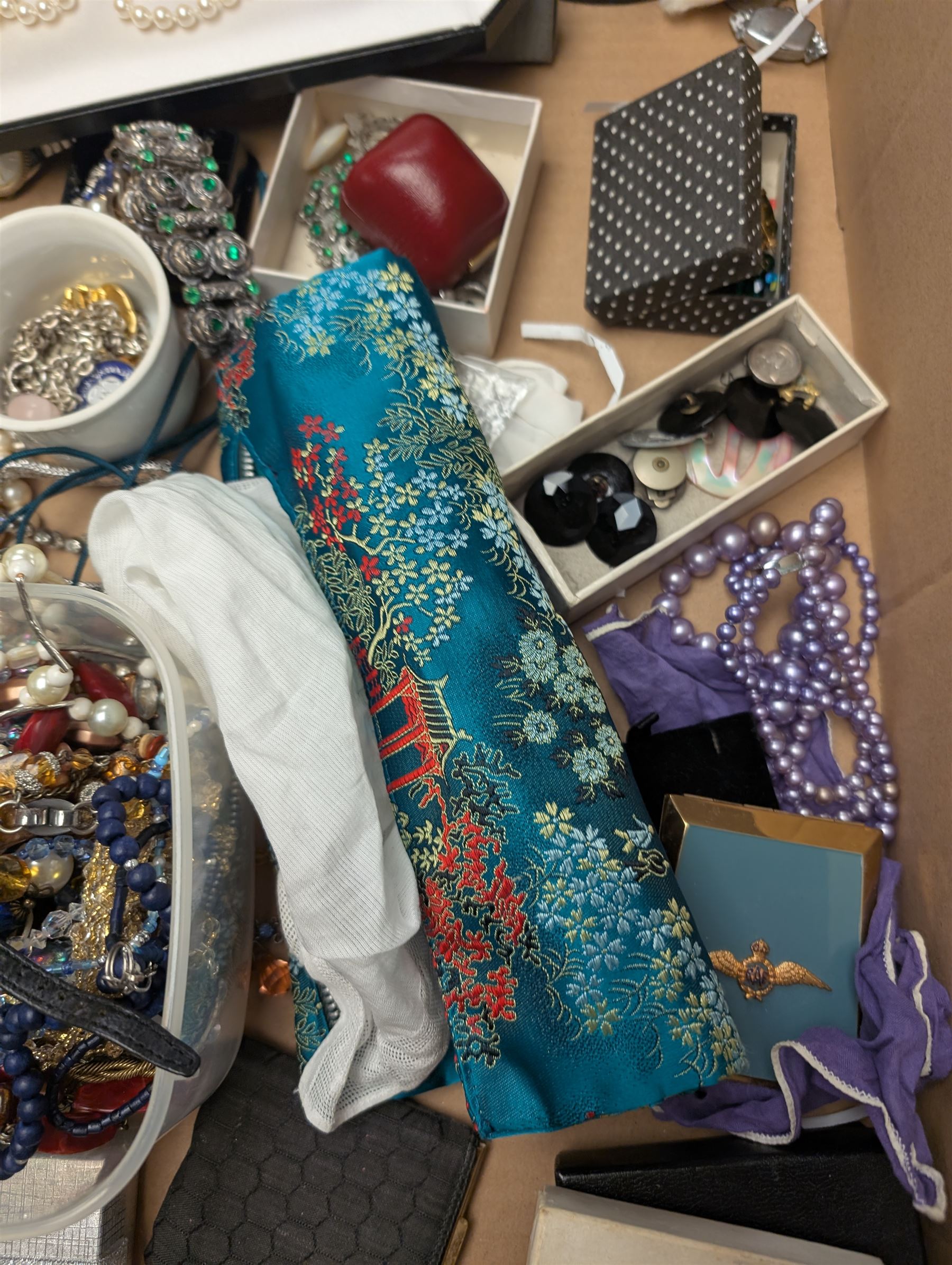 Lotus pearl necklace with 9ct gold clasp, silver jewellery and a collection of costume jewellery and compact mirrors