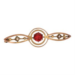 9ct gold jewellery oddments, including stone set brooch front and two chains