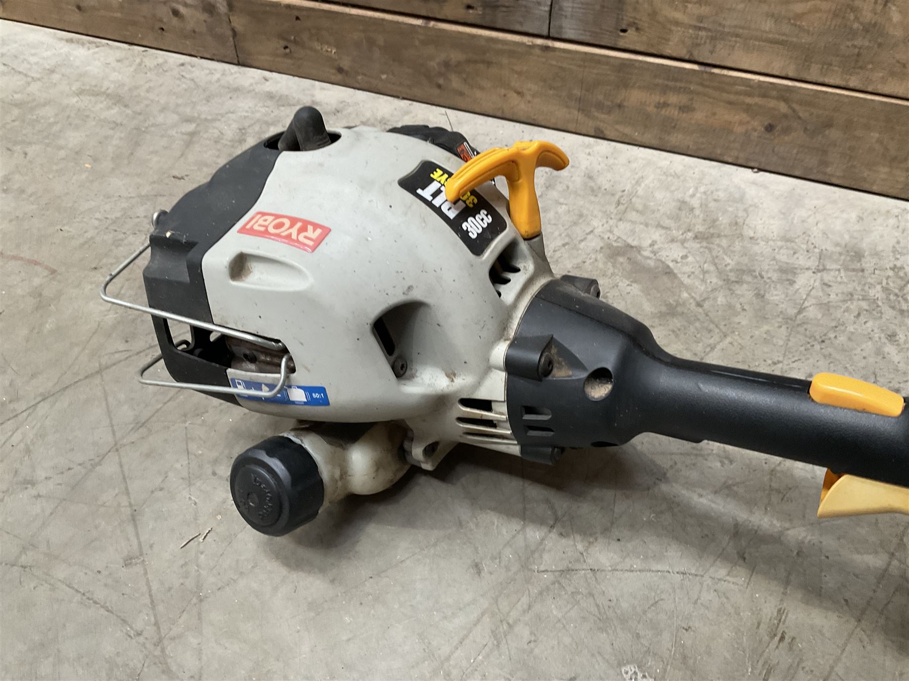 Ryobi 30cc PLT 3043YE petrol strimmer