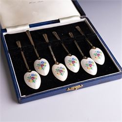 Set of six mid 20th century silver-gilt and guilloche enamel coffee spoons, the undersides of the bowls painted with colourful floral decoration, hallmarked Turner & Simpson Ltd, Birmingham 1960, within Harrods case
