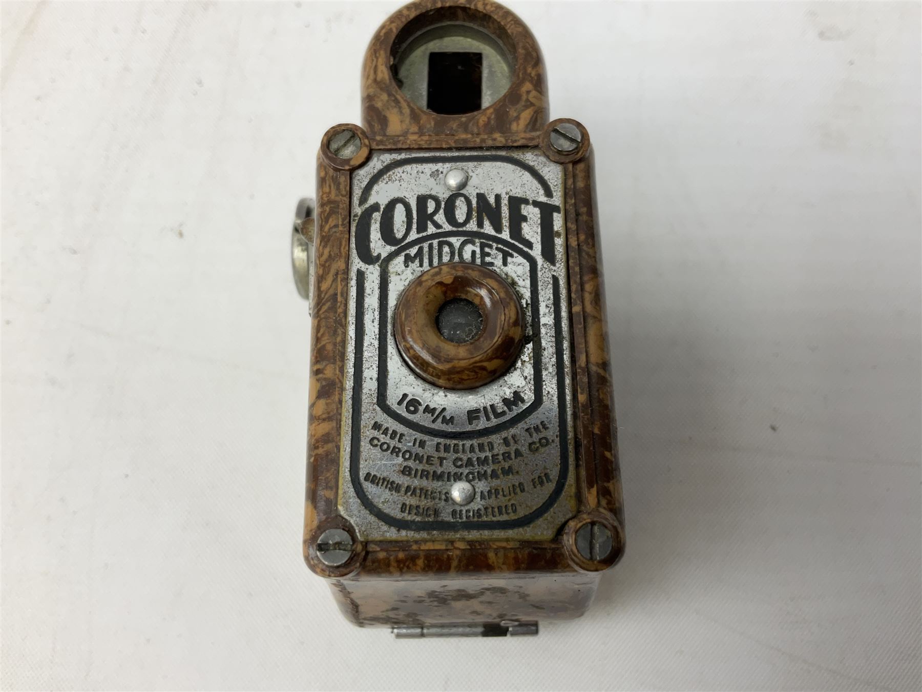 20th century Coronet Midget 16mm camera, in marbled brown Bakelite case with chrome mounts, L6cm, together with a pair of 9ct gold (tested) spectacles in case