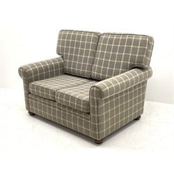 Peter Silk of Helmsley - Pair two seat settees upholstered in chequered fabric, on turned feet, W130cm, H92cm