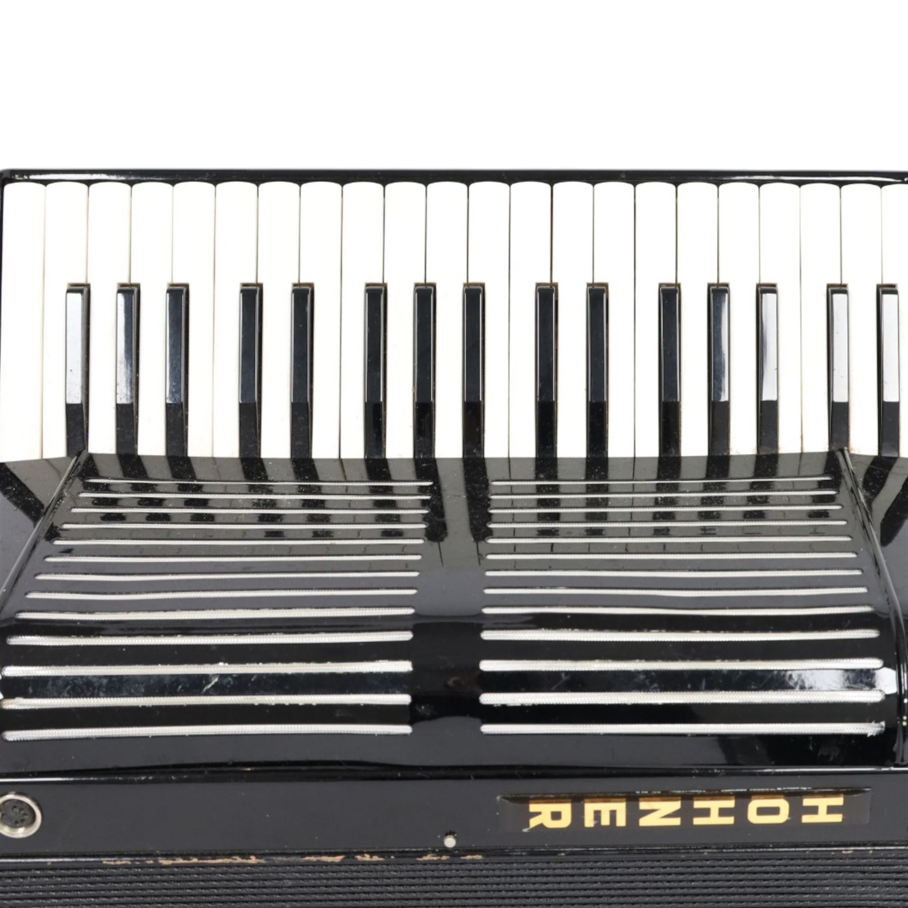 Hohner Bariton 371 basso piano accordion, with 37 keys, in black gloss finish, with carry stap and hard case