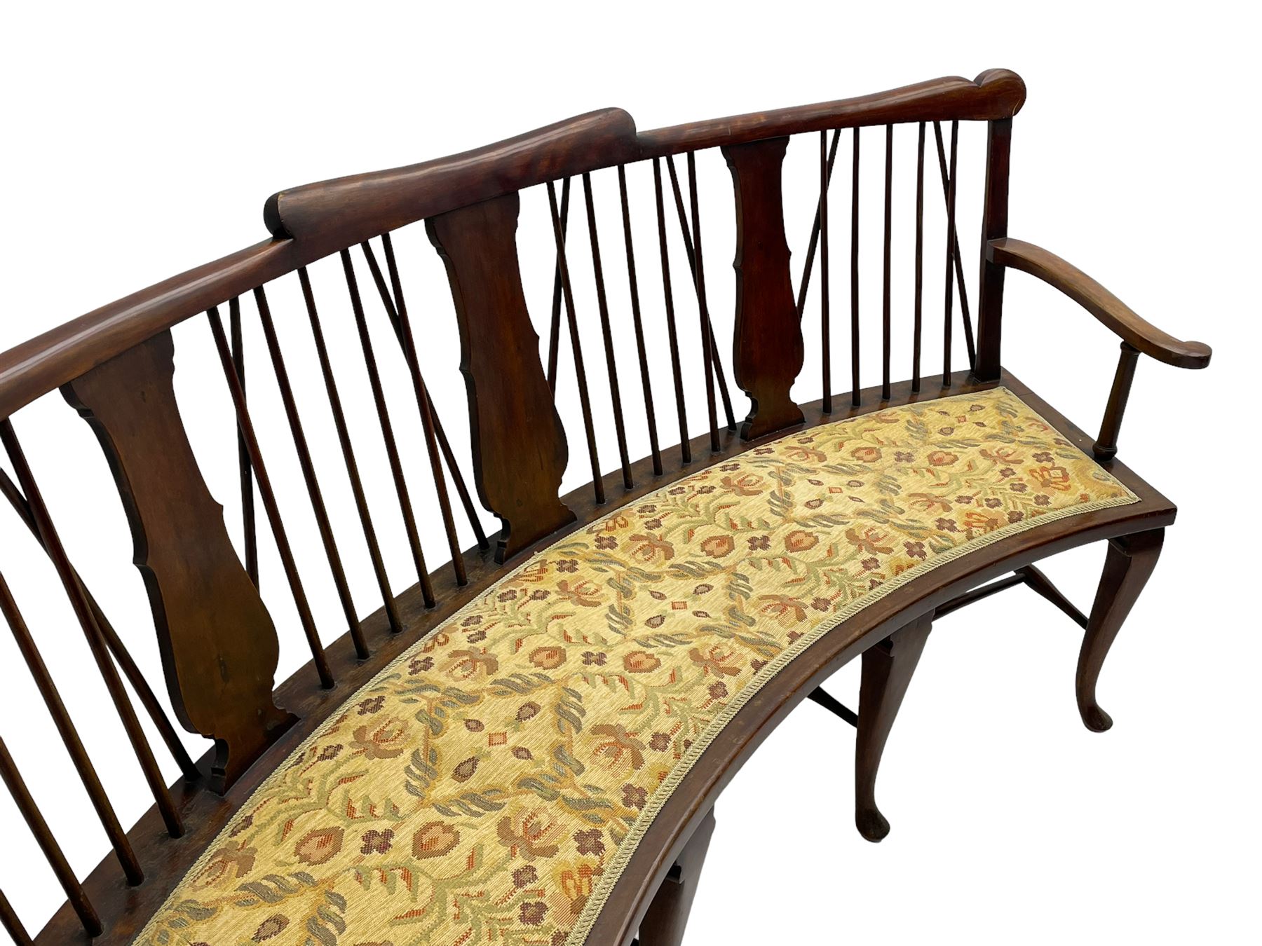 Georgian design curved Windsor settee or settle, shaped cresting rail over triple vase shaped splats and stick back, upholstered seat, on cabriole front supports joined by a series of swell turned stretchers