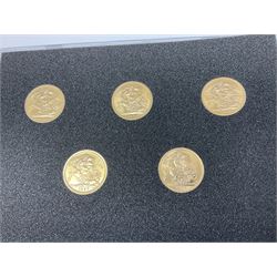 Queen Elizabeth II 'Gillick Portrait Sovereign Set' comprising ten gold full sovereign coins dated 1957-1959 and 1962-1968, cased with certificate