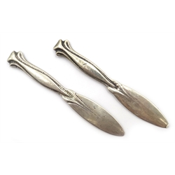  Pair of hammered silver knives by Ramsden and Carr London 1913 10cm approx 2oz  