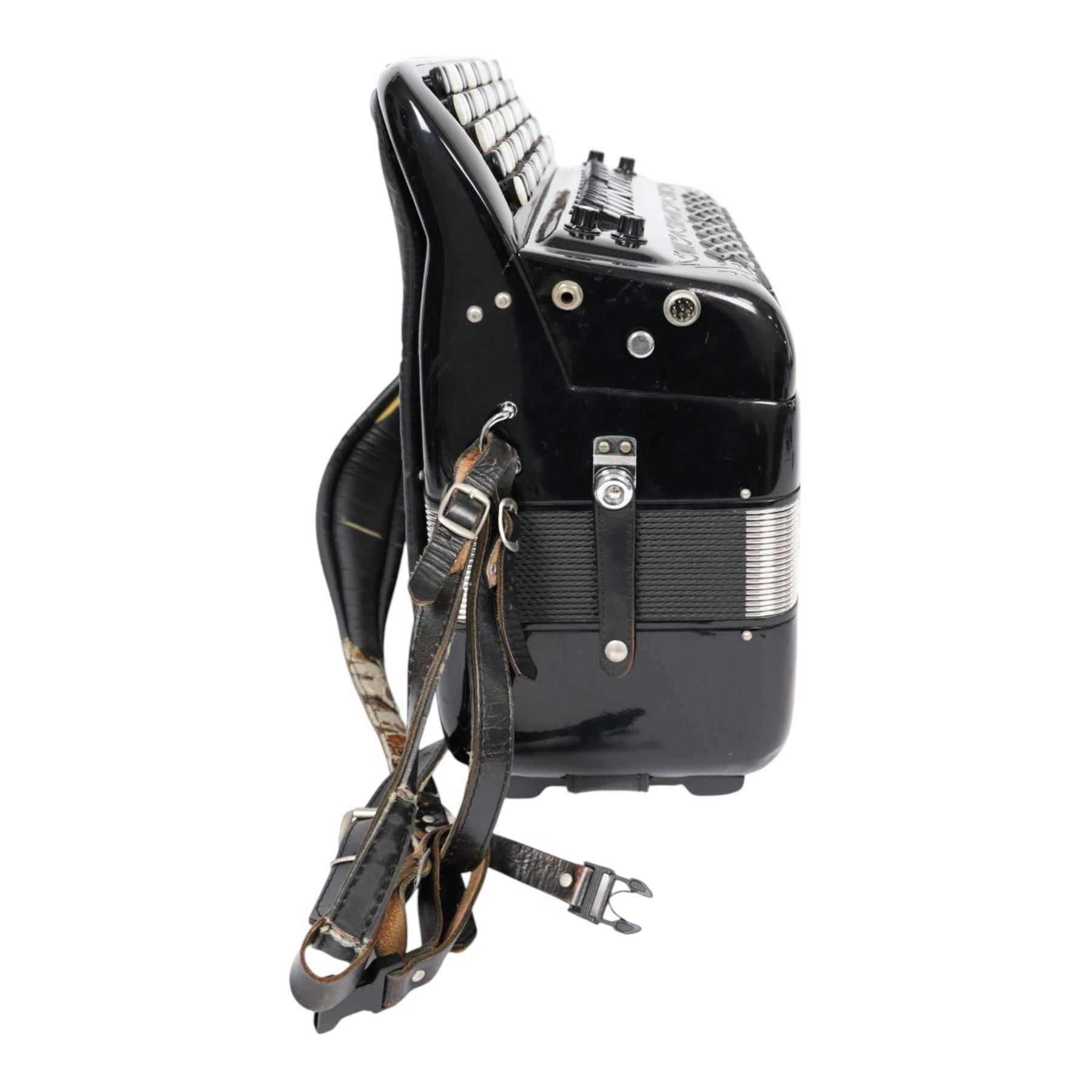 Borsini Professional 5-Row Chromatic button accordion, with 92 chromatic buttons and 120 bass buttons, in black high gloss case, with carry strap and original hard carrycase