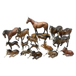 Large group of Beswick bay horse figures, to include Mill Reef in matte finish upon wood base, other matte and gloss examples, foals etc