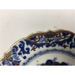 Graduated pair of 19th century Chinese plates, largest D22cm