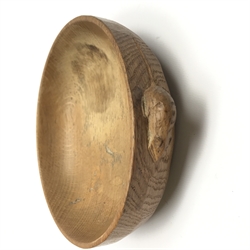 'Mouseman' small oak nut bowl by Robert Thompson of Kilburn, D16cm