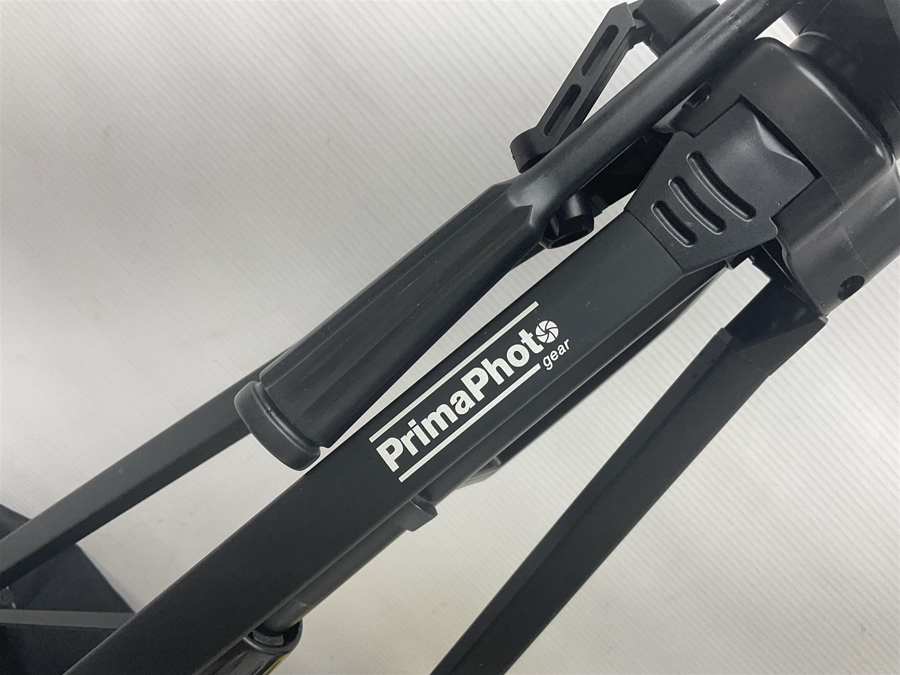 Collection of cameras, including Nikon F401 AF camera body, serial no 2111407, with Sigma Zoom Master 1:3.5-4.5 f=35-70mm lens, Fujifilm camera body etc 