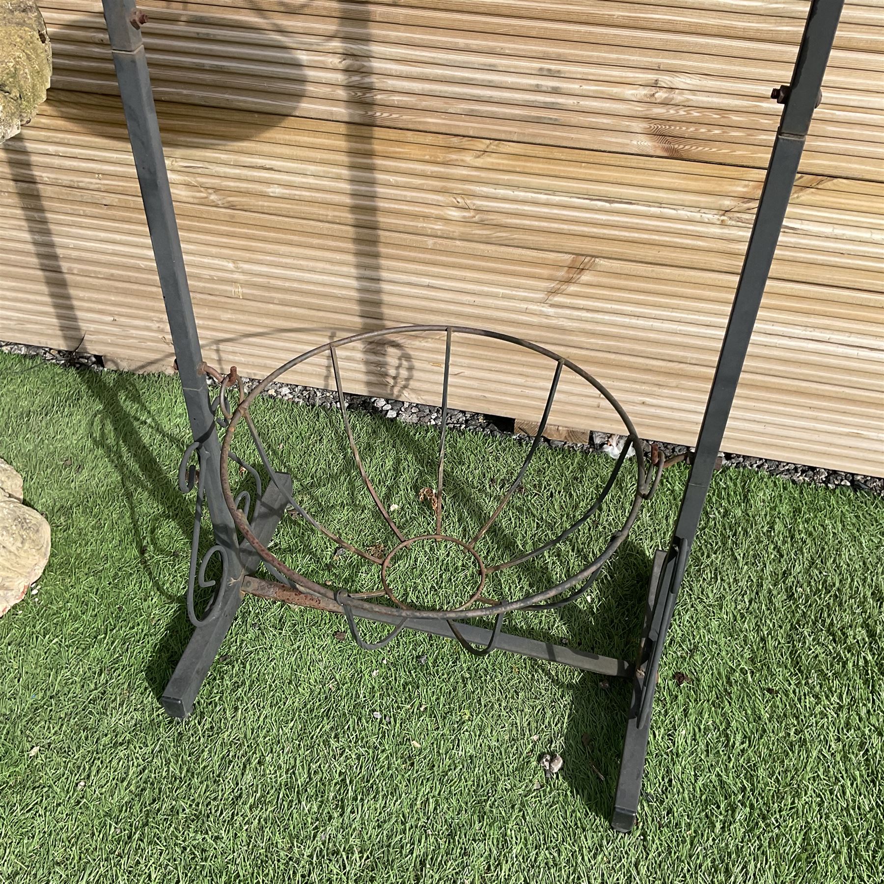 Bird feeder, welcome sign planter and cast stone sundial  - THIS LOT IS TO BE COLLECTED BY APPOINTMENT FROM DUGGLEBY STORAGE, GREAT HILL, EASTFIELD, SCARBOROUGH, YO11 3TX