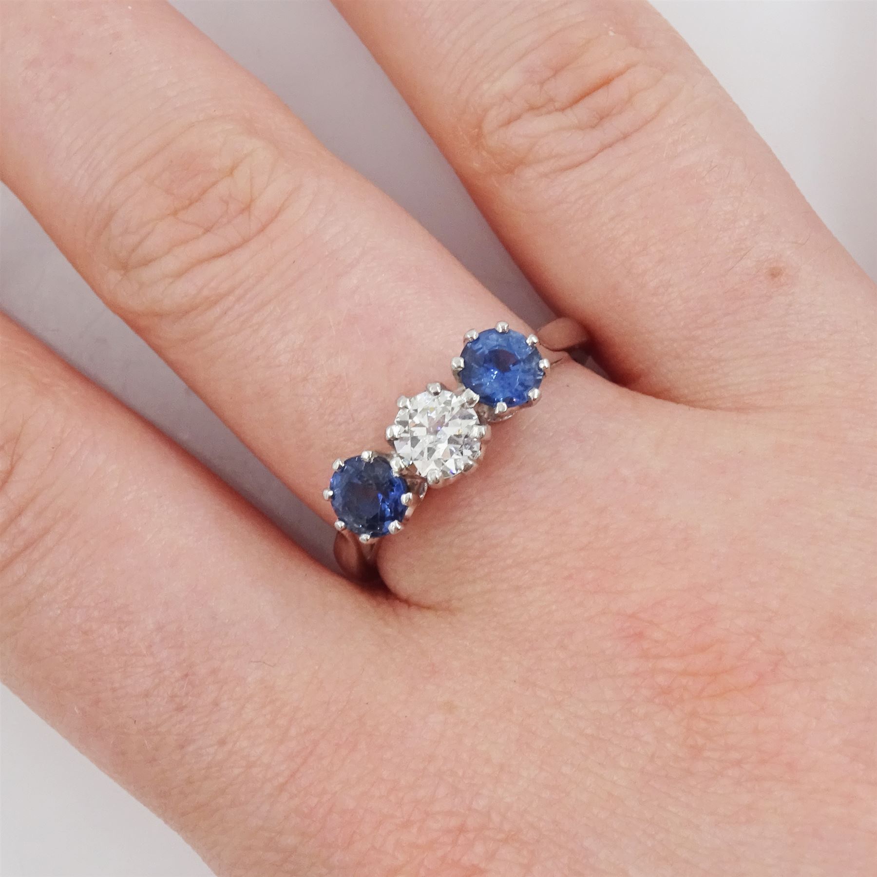 Platinum three stone round cut diamond and cornflower blue sapphire ring, Birmingham 1995, diamond approx 0.50 carat, total sapphire weight approx 1.15 carat