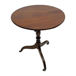 Georgian red walnut tripod table, circular tilt-top with reeded edge, on turned and reed carved vasiform pedestal, three out-splayed supports with further reed moulding, on brass cups and castors