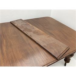 Victorian mahogany extending dining table, with leaf