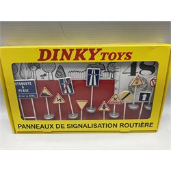Ten Atlas Dinky die-cast models and accessories including, Bedford TK Tipper no. 435, Austin Wagon no. 412, two Miniatures, 25 O Camion Laiter, 'Panneaux De Signalisation Routiere' and others (10)