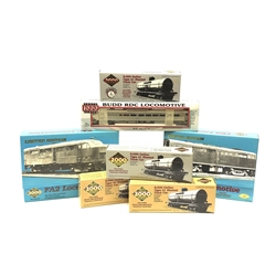 American Life-Like Proto 1000/2000 HO scale - three Baltimore & Ohio locomotives comprising FA2 No.4032, FB2 No.5016 and Budd RDC No.1951; and four 8000 Gallon Type 21 Riveted Tank Cars, one in kit form, two factory built and one kit built, all boxed (7)