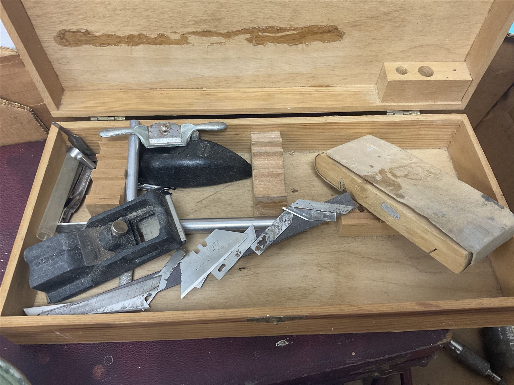 Alba TR10 Portable black and white TV with 3 band radio and Matsu travel clock radio together with quantity of various tools and Sparklets Limited soda syphon, together with BOC soda syphon, Serial No. Shuz, tallest example H32cm