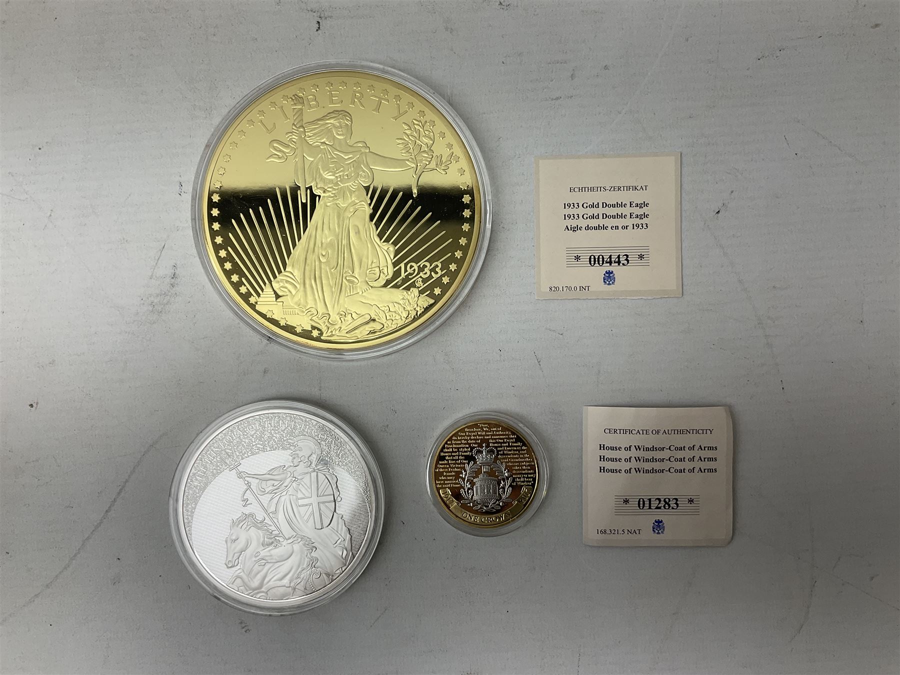 Coins including United States of America 1885 Morgan dollar, Queen Elizabeth II Bailiwick of Guernsey 20012 and 2013 five pound coins, Isle of Man Paddington Bear 2008 one crown, various other commemorative coins etc