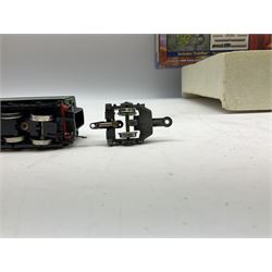 Hornby '00' gauge - Flying Scotsman boxed electric train set with No.4472 'Flying Scotsman' locomotive, three coaches and accessories