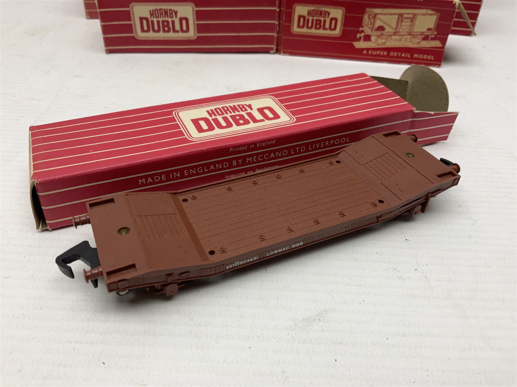 Hornby Dublo - sixteen goods wagons comprising 4644 21-Ton Hopper Wagon, 4315 Horse Box (BR) with horse, 4316 Horse Box (SR) with horse, 4649 Low Sided Wagon with tractor, 4301, 4310, 4311, 4312, 4313, 4320, 4626, 4648, 4652, 4675, 4678 and B550200 (Mineral Wagon); all in red boxes (16)