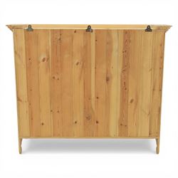 20th century country style waxed pine hanging wall shelf, with projecting cornice, over three fixed delf racks, flanked by applied turned columns, with brass wall hangers