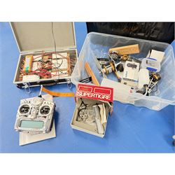 JR PCM9X II MacGregor 9 channel computer radio control system, case containing RC batterie...
