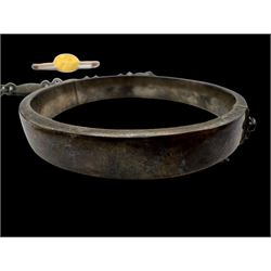 Victorian gold amethyst brooch, 20ct gold coin mounted on 9ct gold bar brooch, silver bangle, silver bracelet and an agate brooch