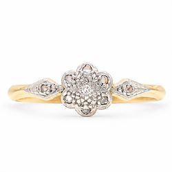 Early 20th century gold diamond daisy flower head cluster ring, set with seven diamond chi...