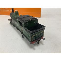 ‘00’ gauge - two kit built steam locomotives comprising NC 118 Nu-Cast LNER C13 (ex Great Central) 4-4-2 Tank locomotive no.67404 in BR black with original box; together with similar Great Central 4-4-2 Tank locomotive in green (2) 