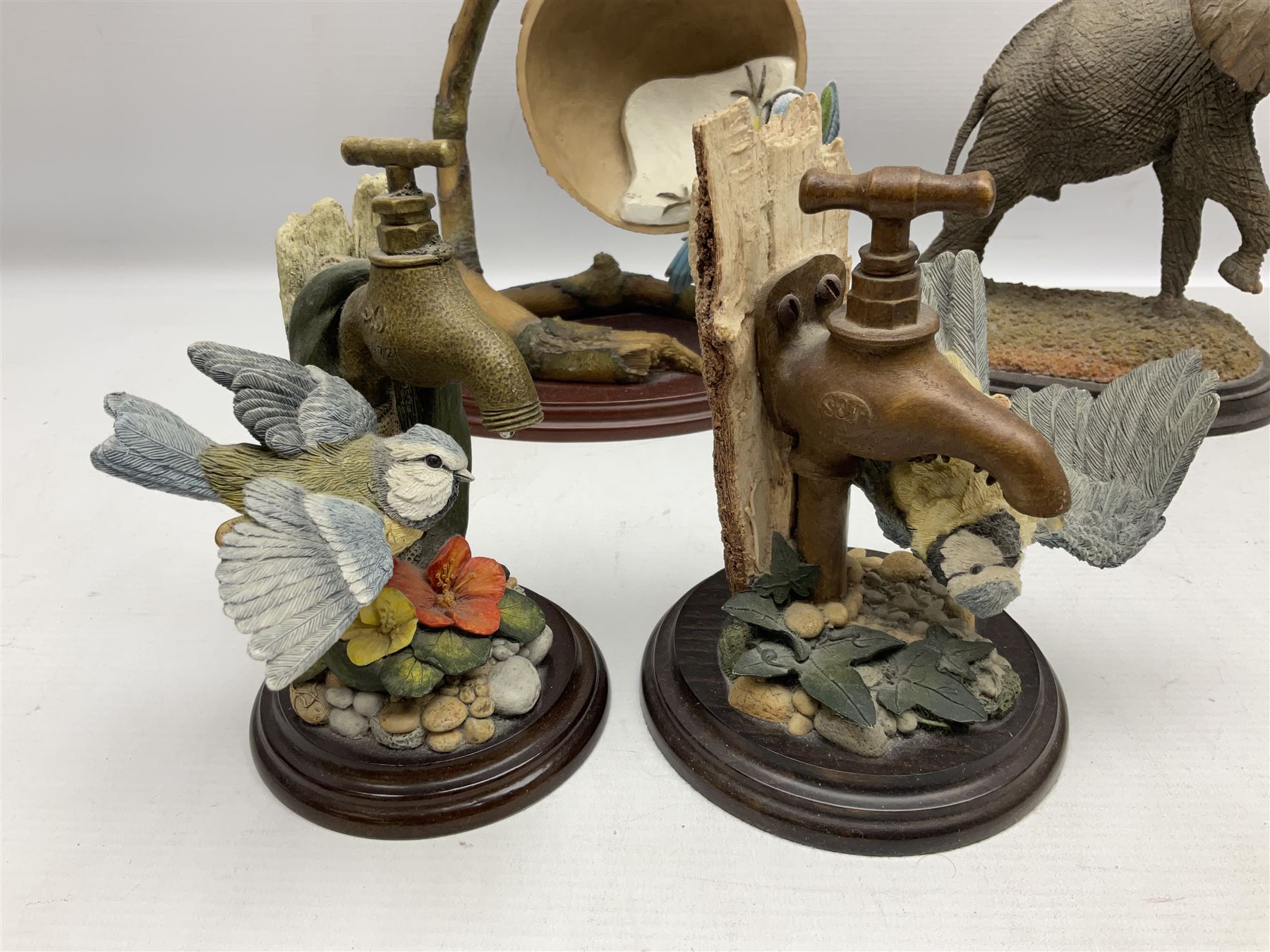 Country Artists figures, to include Bluetit, Elephant, Bluetit on tap etc, together with Lilliput Lanes and other similar items 