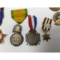Five WW1 French medals comprising Medaille Militaire Gallantry Award, two Croix de Combattant, Medaille Commemorative Francais 1914-18 and a Patriotic Medal; together with small quantity of Russian badges etc