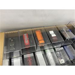 Thirty-two Oxford die-cast models including a Haulage Company Norfolkline limited editon model, lorries, fire engines etc (32) 