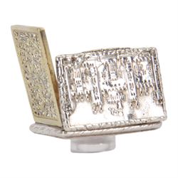 Victorian silver castle-top vinaigrette, of rectangular form, the hinged cover relief embossed with Windsor Castle, opening to reveal a foliate pierced grille, hallmarked Gervase Wheeler, Birmingham 1839, W4cm