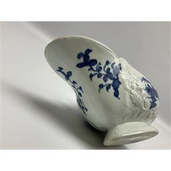 Large 18th century Lowestoft sauce boat, circa 1770, the body decorated with Hughes type floral moulding, and painted in underglaze blue with an Oriental landscape, and foliate sprigs, L23cm