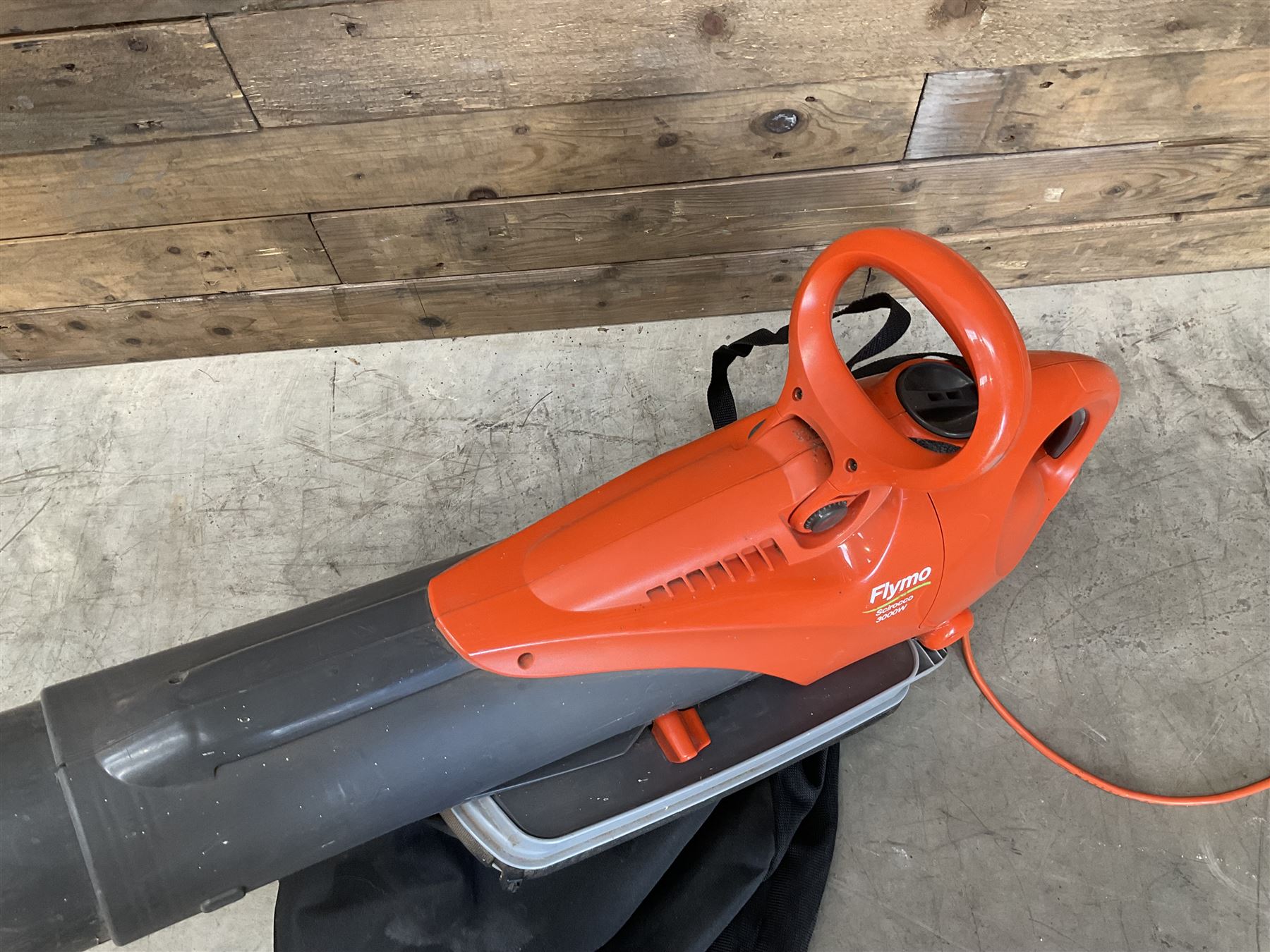 Flymo Scirocco 3000w leaf blower and EasiCut 500CT hedge trimmer (2)