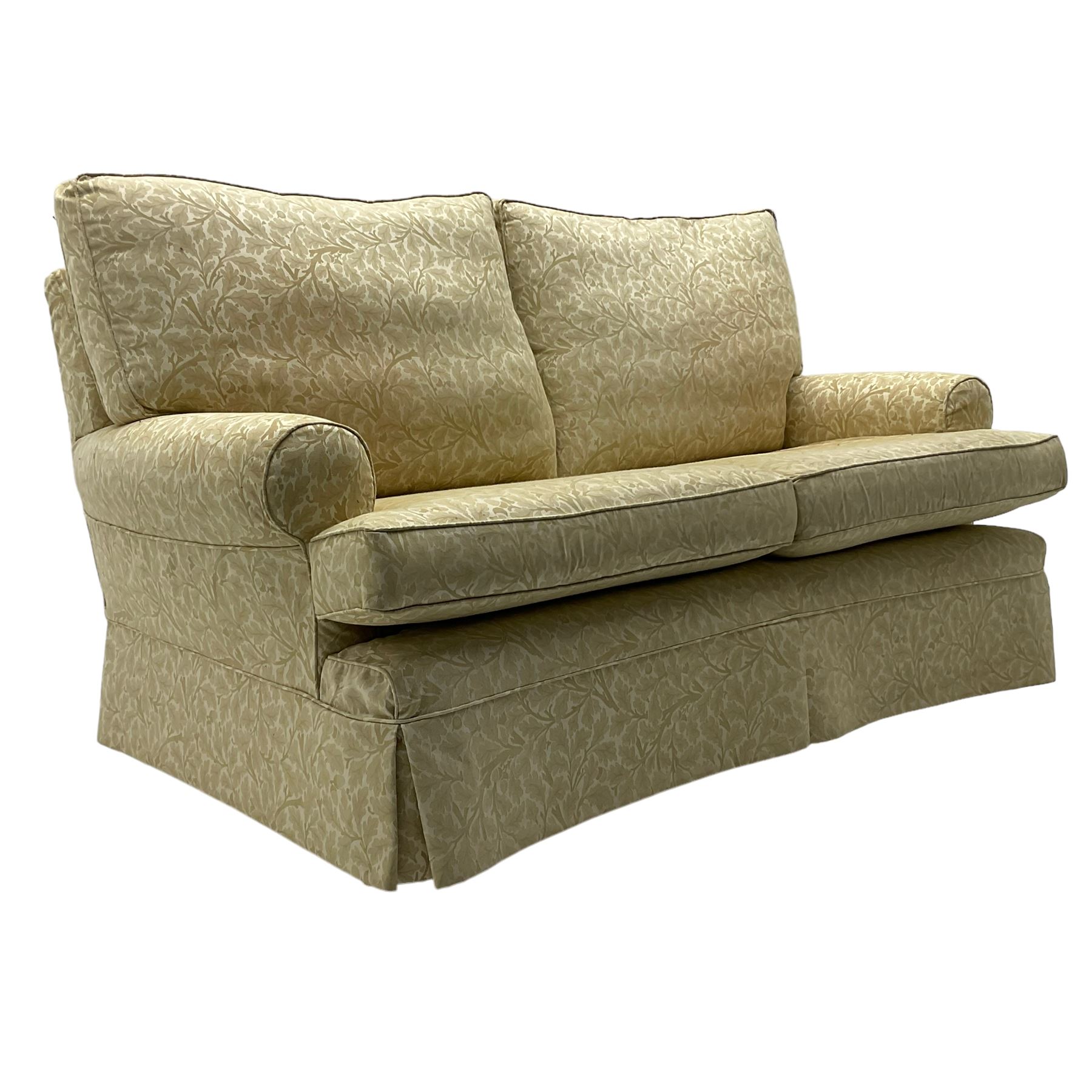 Multi-York - two-seat traditionally shaped sofa, upholstered in oak leaf and acorn patterned fabric