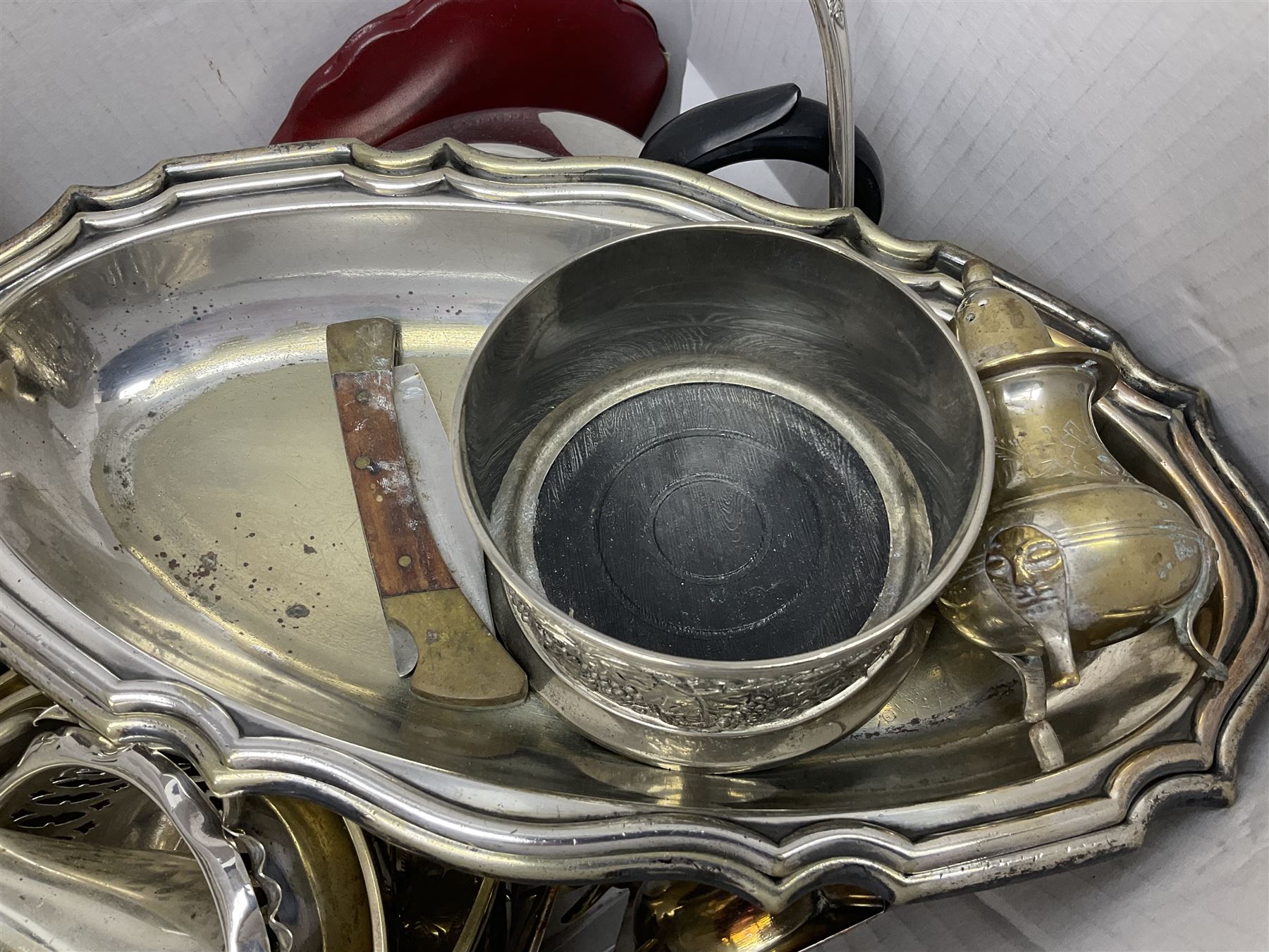 Assorted silverplate and other metalware including vesta, cutlery, cruet set etc. 