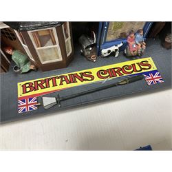 Britains - Circus Street Parade diorama with Circus Professional Vehicle no.08673; in original box 