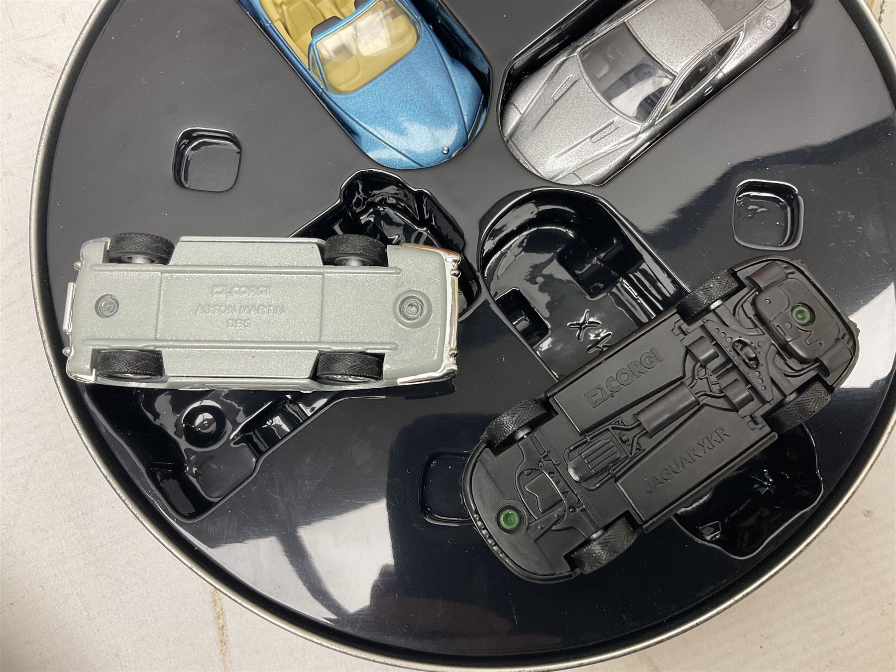 Wodehouse P.G.: Mr. Mulliner Speaking. First American edition 1930; eighteen P.G. Wodehouse paperback books; fourteen James Bond paperback books and Corgi tin of four James Bond die-cast model cars