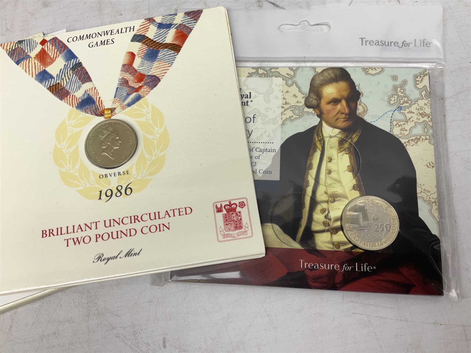 Great British and World coins, including two The Royal Mint Experience 2018 Sir Isaac Newton fifty pence coins on cards, commemorative crowns, Queen Elizabeth II 1999 five pounds, pre-decimal coinage, various Isle of Man fifty pence pieces etc