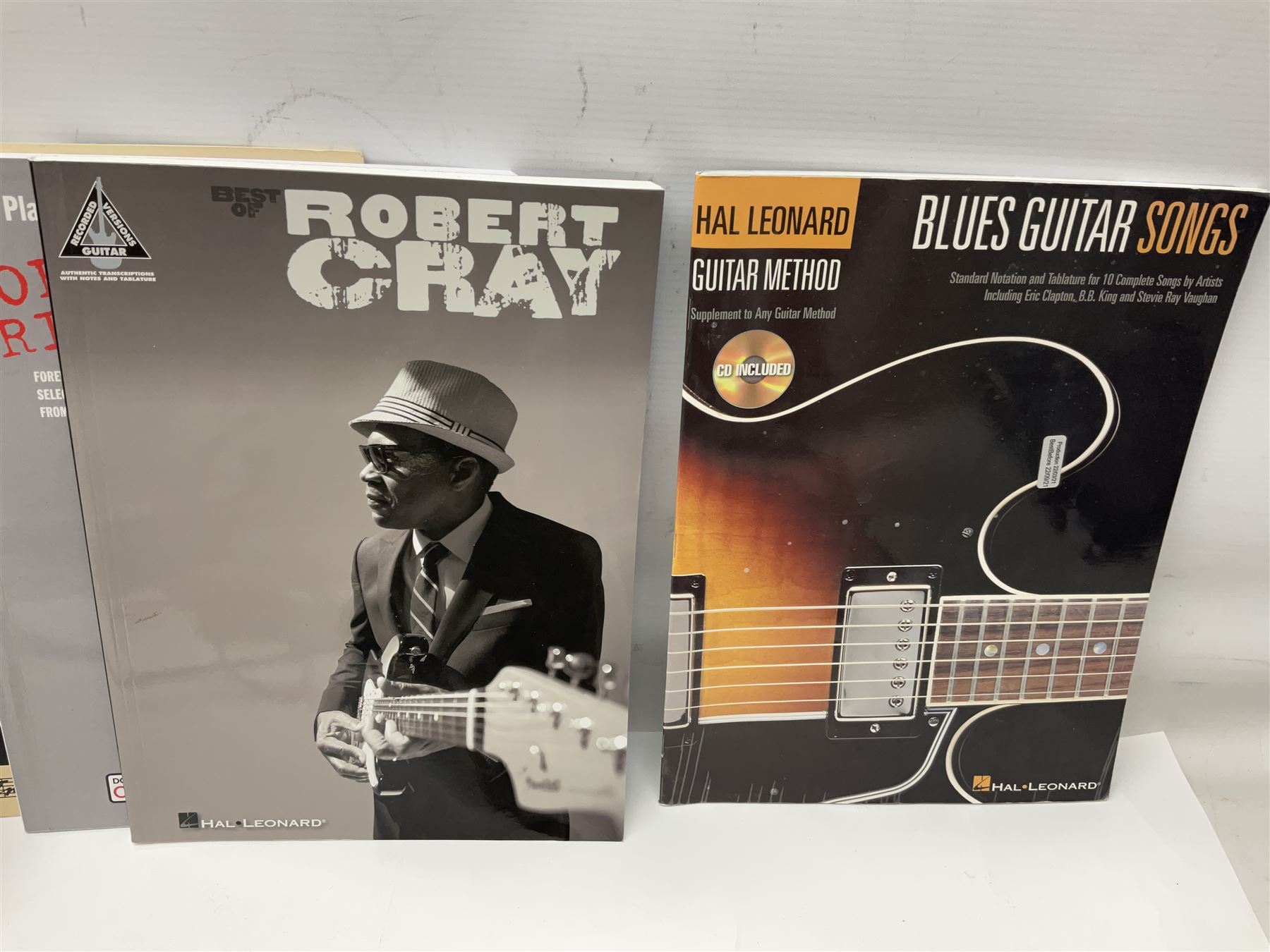 Zoom GFX-4 Guitar Effects processor; quantity of assorted cables; tremolo arms; plectrum wallet; Steepletone SMH10 earphones etc