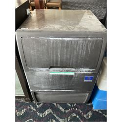 Manitowoc ECS041AG ice maker - spares or repairs- LOT SUBJECT TO VAT ON THE HAMMER PRICE - To be collected by appointment from The Ambassador Hotel, 36-38 Esplanade, Scarborough YO11 2AY. ALL GOODS MUST BE REMOVED BY WEDNESDAY 15TH JUNE.