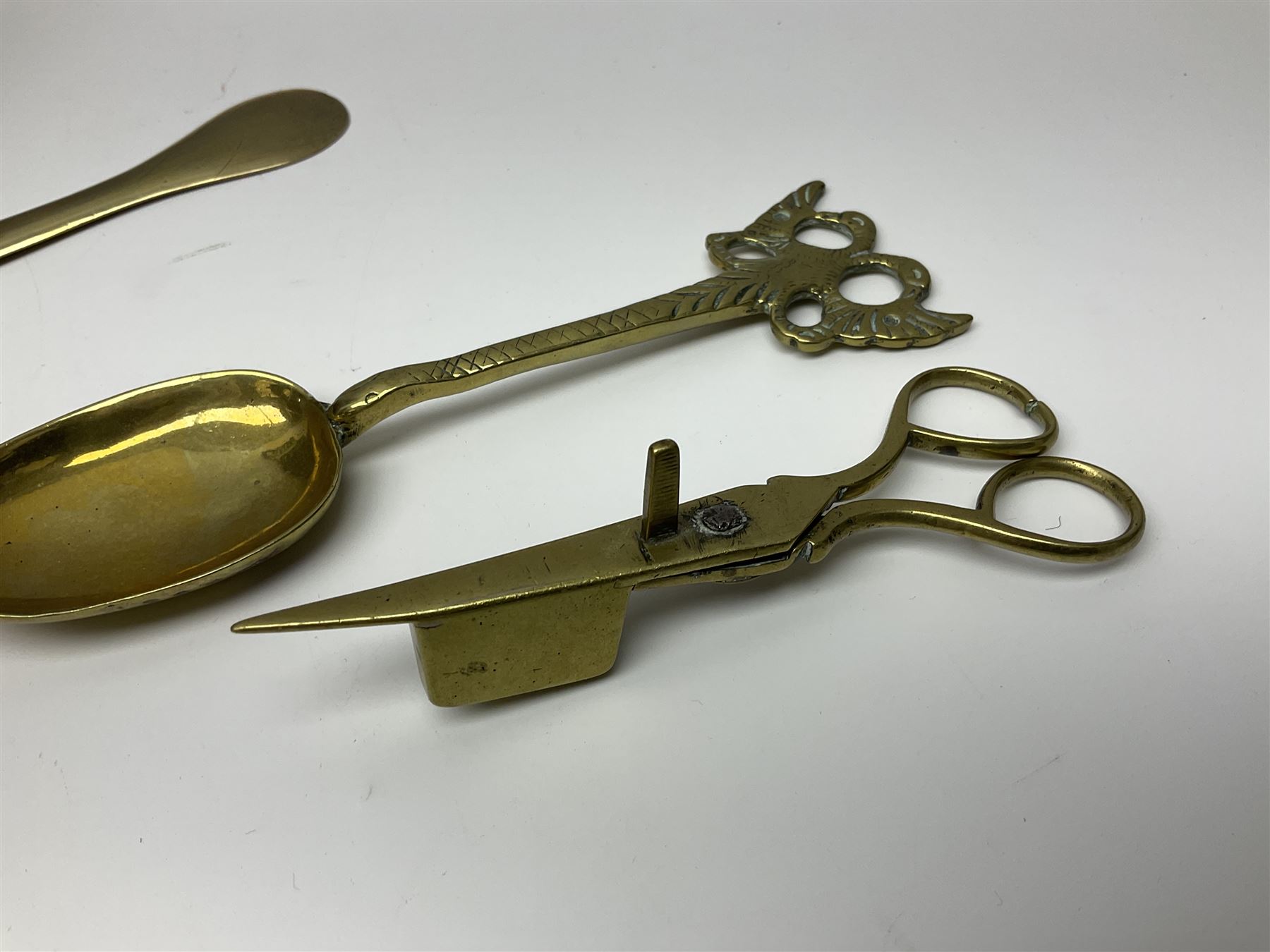 George III oak spoon rack and candle box, the rectangular backplate with shaped  pediment and two six aperture spoon racks, above a candlebox with hinged cover, with various brass spoons and a pair of brass candle snuffers, H56.5cm, W35cm, D14cm 