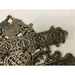 Bronzed cast metal numbered key rack of pierced and scrolled design, H19cm