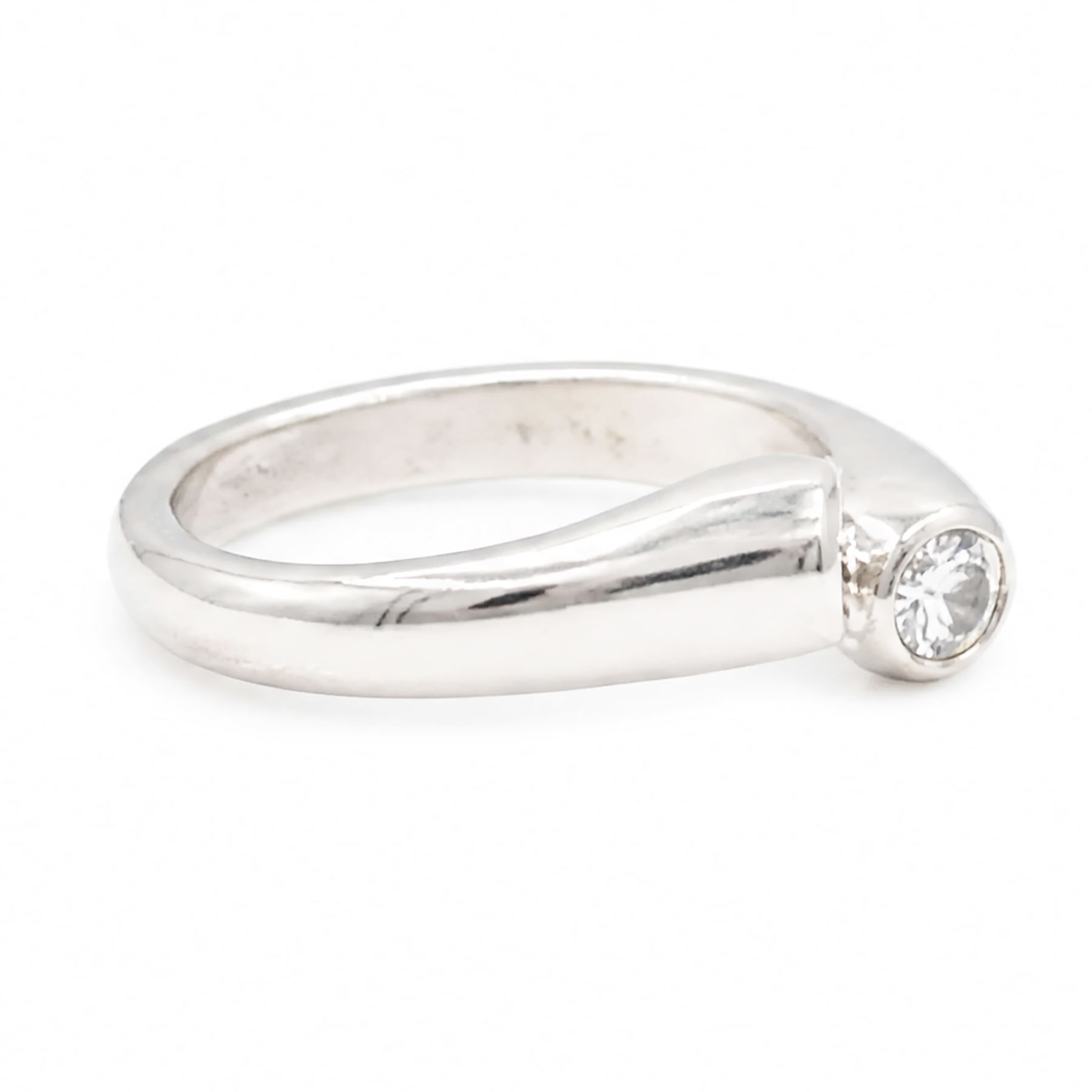 Platinum two stone diamond ring, the two bezel set finials set with a round brilliant cut diamond, Sheffield 1996, total diamond weight approx 0.40 carat