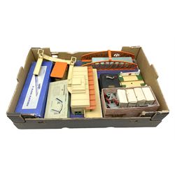 Hornby Dublo - D1 Turntable, D1 Island Platform and D1 Footbridge; all boxed; Through Station, Girder Bridge, signal box, level crossing, footbridge, quantity of buffer stops, power controller etc; unboxed