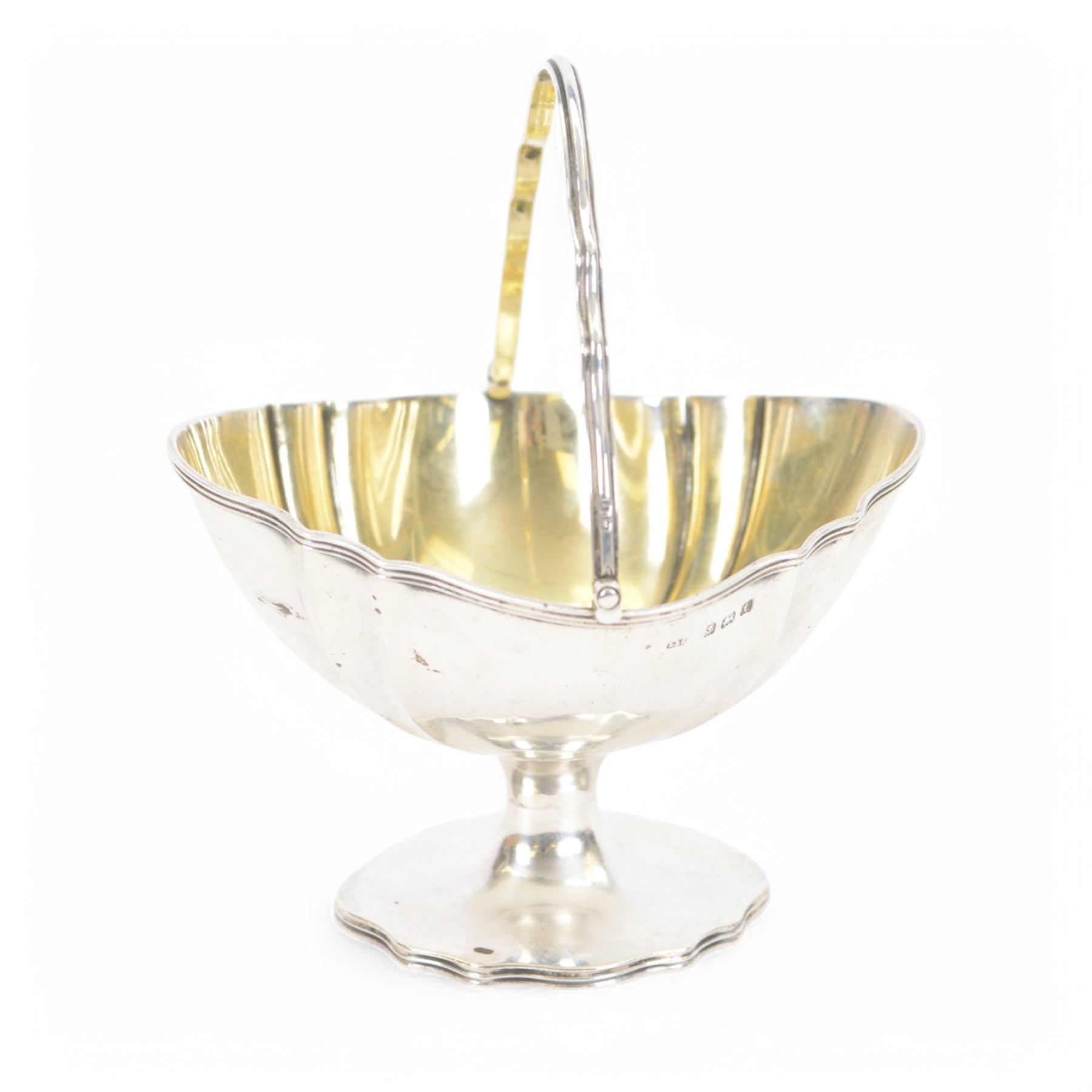 Early 20th century silver trinket box, of quatrefoil form, with shaped rim and engine turned decoration to cover, with vacant circular cartouche, hallmarked Deakin & Francis, Birmingham 1917 or 1942, H3cm, W8.5cm, together with an early 20th century silver swing handled sugar basket, with gilt interior, hallmarked Levi & Salaman, Birmingham 1918